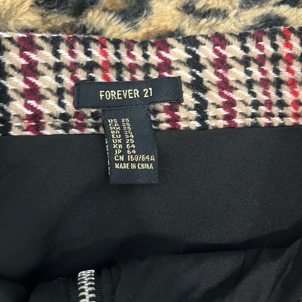• Forever 21 Burgundy/Brown Houndstooth Skirt - Picture 5 of 9